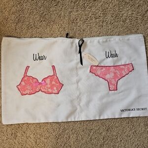 NWT VICTORIA SECRETS TRAVEL LINGERIE DOUBLE ZIP BAG WASH & WEAR . CUTE TRAVEL